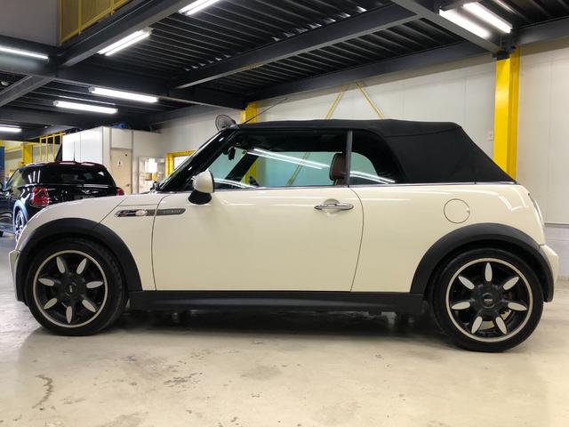 ＭＩＮＩ クーパーＳ　コンバーチブル　サイドウォーク　第一世代最終モデル特別仕様車　当社コレクション車両　６速マニュアルＭＴ　クロノメーター　モルトブラウンレザーシート　シートヒーター　電動オープン　ＣＤ／ＡＵＸ入力／ラジオ　ＥＴＣ　ＨＩＤ　グー鑑定付き（24枚目）