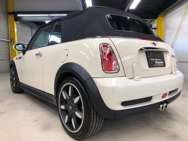 ＭＩＮＩ クーパーＳ　コンバーチブル　サイドウォーク　第一世代最終モデル特別仕様車　当社コレクション車両　６速マニュアルＭＴ　クロノメーター　モルトブラウンレザーシート　シートヒーター　電動オープン　ＣＤ／ＡＵＸ入力／ラジオ　ＥＴＣ　ＨＩＤ　グー鑑定付き（25枚目）