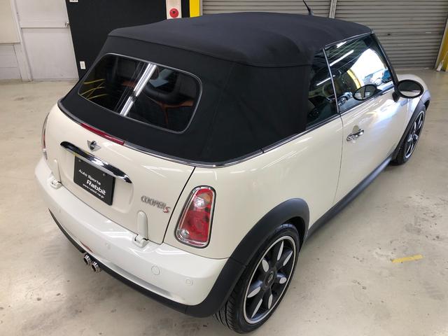 ＭＩＮＩ クーパーＳ　コンバーチブル　サイドウォーク　第一世代最終モデル特別仕様車　当社コレクション車両　６速マニュアルＭＴ　クロノメーター　モルトブラウンレザーシート　シートヒーター　電動オープン　ＣＤ／ＡＵＸ入力／ラジオ　ＥＴＣ　ＨＩＤ　グー鑑定付き（27枚目）