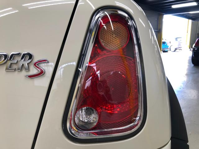 ＭＩＮＩ クーパーＳ　コンバーチブル　サイドウォーク　第一世代最終モデル特別仕様車　当社コレクション車両　６速マニュアルＭＴ　クロノメーター　モルトブラウンレザーシート　シートヒーター　電動オープン　ＣＤ／ＡＵＸ入力／ラジオ　ＥＴＣ　ＨＩＤ　グー鑑定付き（44枚目）