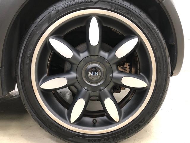 ＭＩＮＩ クーパーＳ　コンバーチブル　サイドウォーク　第一世代最終モデル特別仕様車　当社コレクション車両　６速マニュアルＭＴ　クロノメーター　モルトブラウンレザーシート　シートヒーター　電動オープン　ＣＤ／ＡＵＸ入力／ラジオ　ＥＴＣ　ＨＩＤ　グー鑑定付き（50枚目）