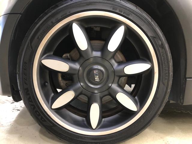 ＭＩＮＩ クーパーＳ　コンバーチブル　サイドウォーク　第一世代最終モデル特別仕様車　当社コレクション車両　６速マニュアルＭＴ　クロノメーター　モルトブラウンレザーシート　シートヒーター　電動オープン　ＣＤ／ＡＵＸ入力／ラジオ　ＥＴＣ　ＨＩＤ　グー鑑定付き（51枚目）