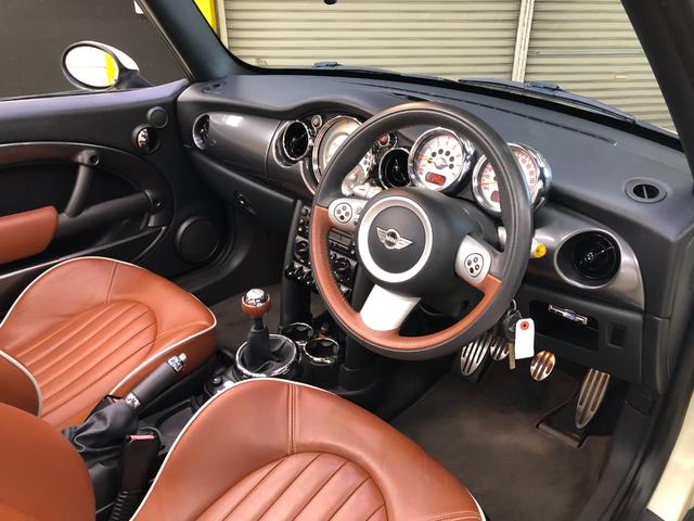 ＭＩＮＩ クーパーＳ　コンバーチブル　サイドウォーク　第一世代最終モデル特別仕様車　当社コレクション車両　６速マニュアルＭＴ　クロノメーター　モルトブラウンレザーシート　シートヒーター　電動オープン　ＣＤ／ＡＵＸ入力／ラジオ　ＥＴＣ　ＨＩＤ　グー鑑定付き（52枚目）