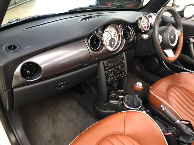 ＭＩＮＩ クーパーＳ　コンバーチブル　サイドウォーク　第一世代最終モデル特別仕様車　当社コレクション車両　６速マニュアルＭＴ　クロノメーター　モルトブラウンレザーシート　シートヒーター　電動オープン　ＣＤ／ＡＵＸ入力／ラジオ　ＥＴＣ　ＨＩＤ　グー鑑定付き（53枚目）
