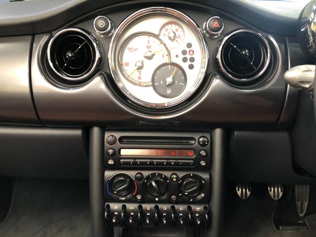 ＭＩＮＩ クーパーＳ　コンバーチブル　サイドウォーク　第一世代最終モデル特別仕様車　当社コレクション車両　６速マニュアルＭＴ　クロノメーター　モルトブラウンレザーシート　シートヒーター　電動オープン　ＣＤ／ＡＵＸ入力／ラジオ　ＥＴＣ　ＨＩＤ　グー鑑定付き（58枚目）