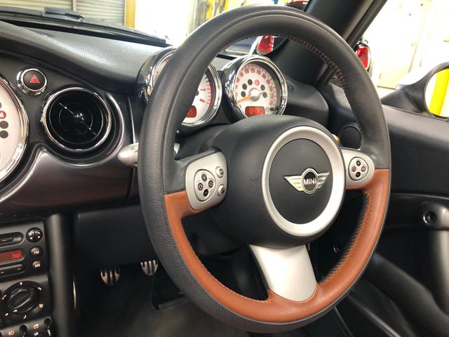 ＭＩＮＩ クーパーＳ　コンバーチブル　サイドウォーク　第一世代最終モデル特別仕様車　当社コレクション車両　６速マニュアルＭＴ　クロノメーター　モルトブラウンレザーシート　シートヒーター　電動オープン　ＣＤ／ＡＵＸ入力／ラジオ　ＥＴＣ　ＨＩＤ　グー鑑定付き（62枚目）