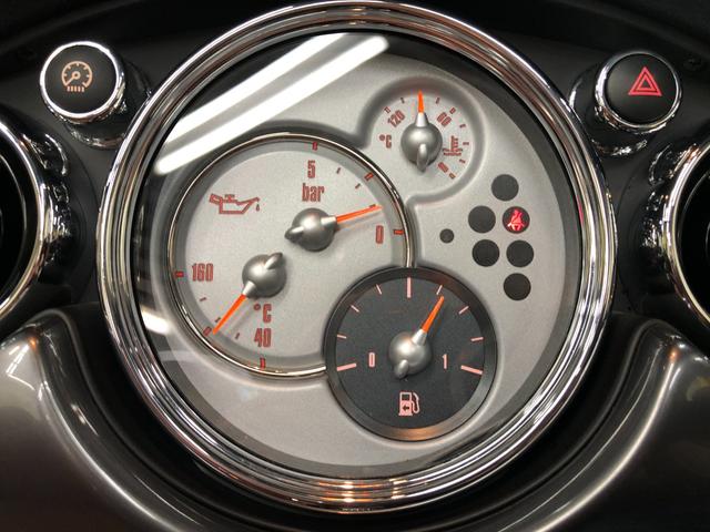 ＭＩＮＩ クーパーＳ　コンバーチブル　サイドウォーク　第一世代最終モデル特別仕様車　当社コレクション車両　６速マニュアルＭＴ　クロノメーター　モルトブラウンレザーシート　シートヒーター　電動オープン　ＣＤ／ＡＵＸ入力／ラジオ　ＥＴＣ　ＨＩＤ　グー鑑定付き（64枚目）