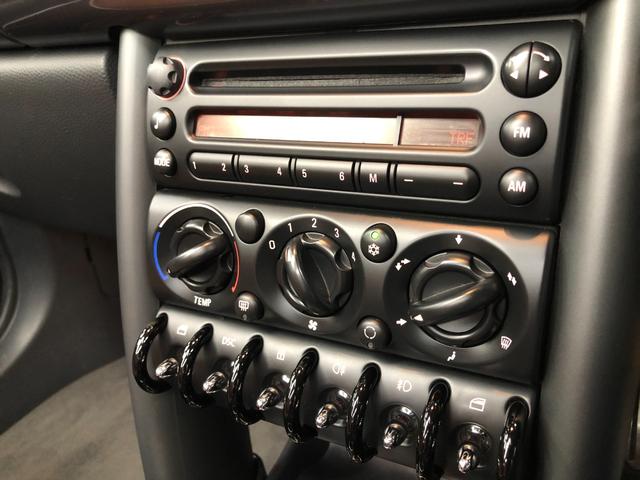 ＭＩＮＩ クーパーＳ　コンバーチブル　サイドウォーク　第一世代最終モデル特別仕様車　当社コレクション車両　６速マニュアルＭＴ　クロノメーター　モルトブラウンレザーシート　シートヒーター　電動オープン　ＣＤ／ＡＵＸ入力／ラジオ　ＥＴＣ　ＨＩＤ　グー鑑定付き（65枚目）