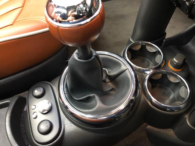 ＭＩＮＩ クーパーＳ　コンバーチブル　サイドウォーク　第一世代最終モデル特別仕様車　当社コレクション車両　６速マニュアルＭＴ　クロノメーター　モルトブラウンレザーシート　シートヒーター　電動オープン　ＣＤ／ＡＵＸ入力／ラジオ　ＥＴＣ　ＨＩＤ　グー鑑定付き（66枚目）