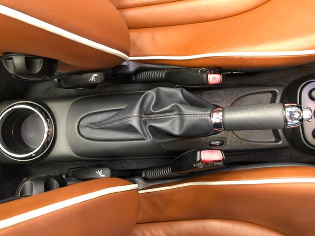 ＭＩＮＩ クーパーＳ　コンバーチブル　サイドウォーク　第一世代最終モデル特別仕様車　当社コレクション車両　６速マニュアルＭＴ　クロノメーター　モルトブラウンレザーシート　シートヒーター　電動オープン　ＣＤ／ＡＵＸ入力／ラジオ　ＥＴＣ　ＨＩＤ　グー鑑定付き（67枚目）