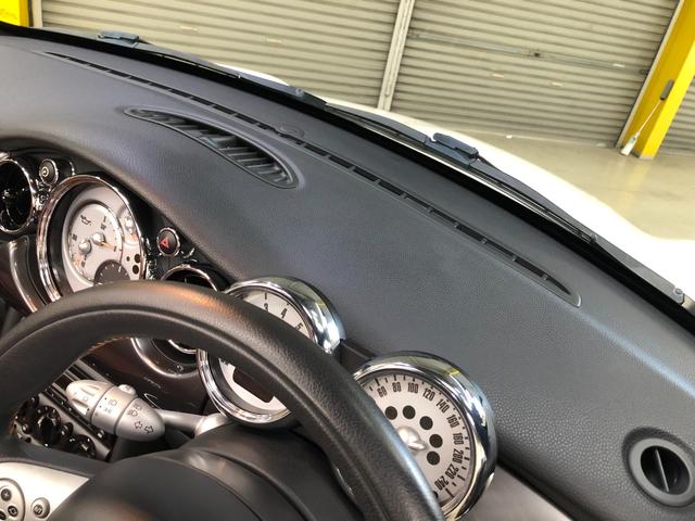 ＭＩＮＩ クーパーＳ　コンバーチブル　サイドウォーク　第一世代最終モデル特別仕様車　当社コレクション車両　６速マニュアルＭＴ　クロノメーター　モルトブラウンレザーシート　シートヒーター　電動オープン　ＣＤ／ＡＵＸ入力／ラジオ　ＥＴＣ　ＨＩＤ　グー鑑定付き（70枚目）