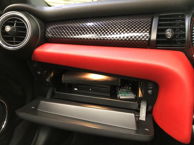 ＭＩＮＩ ジョンクーパーワークス　コンバーチブル　ユアーズソフトトップ　ダイナミカシート　ＨＤＤナビ　ＢＴ　フルセグ　ＤＶＤ再生　バックカメラ　ＰＤＣ　パドルシフト　ドライビングモード　ＤＤＣ　シートヒーター　ＡＣＣ　ミラーＥＴＣ　１８ＡＷ　グー鑑定（67枚目）