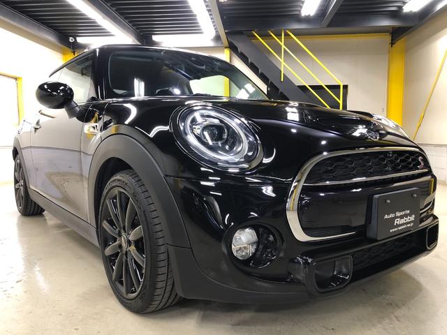 ＭＩＮＩ クーパーＳ　ＬＣＩモデル　ペッパーＰＫＧ　ＨＤＤナビ　ブルートゥース　バックカメラ　フルセグ　ドラレコ　ミラーＥＴＣ　アクティブクルーズ　衝突軽減ブレーキ　アームレスト　ストレージコンパーメント　１７ＡＷ　鑑定付（7枚目）