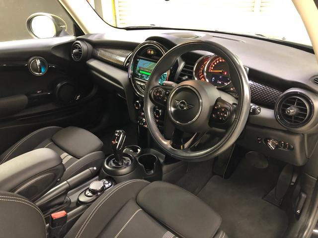 ＭＩＮＩ クーパーＳ　ＬＣＩモデル　ペッパーＰＫＧ　ＨＤＤナビ　ブルートゥース　バックカメラ　フルセグ　ドラレコ　ミラーＥＴＣ　アクティブクルーズ　衝突軽減ブレーキ　アームレスト　ストレージコンパーメント　１７ＡＷ　鑑定付（48枚目）