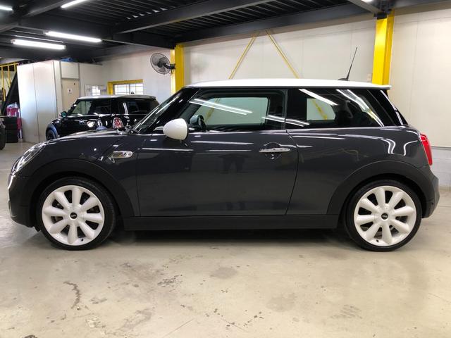 ＭＩＮＩ クーパーＳ　アーバンスタイル　コンフォートアクセス　ＪＣＷステアリング　パドルシフト　スポーツトランスミッション　ドライビングモード　ＨＤＤナビ　ＢＴ　Ｂカメラ　ＰＤＣ　ＥＴＣ　前後ドラレコ　１８ＡＷ　グー鑑定（12枚目）