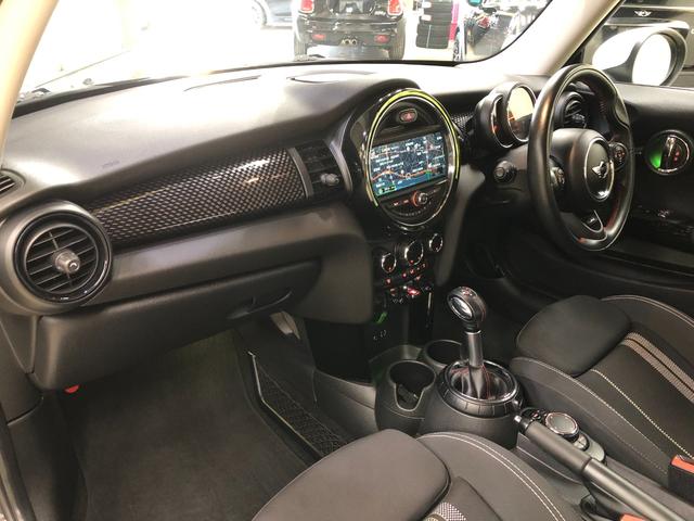 ＭＩＮＩ クーパーＳ　アーバンスタイル　コンフォートアクセス　ＪＣＷステアリング　パドルシフト　スポーツトランスミッション　ドライビングモード　ＨＤＤナビ　ＢＴ　Ｂカメラ　ＰＤＣ　ＥＴＣ　前後ドラレコ　１８ＡＷ　グー鑑定（49枚目）