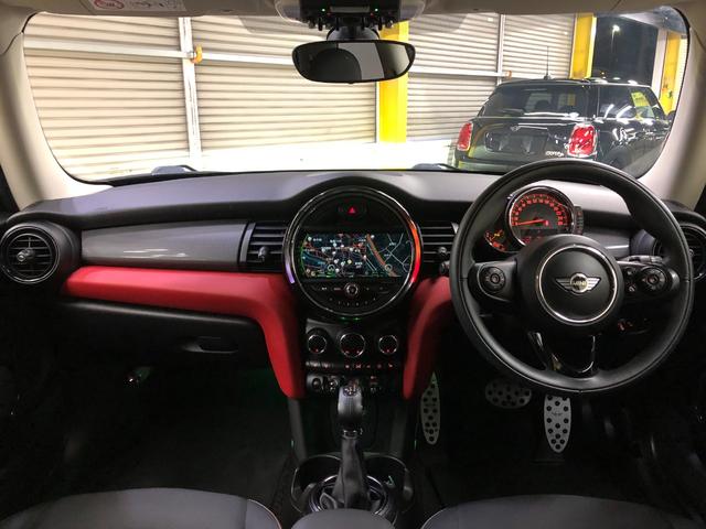 MINI クーパー 第三世代F56モデル ミントPKG HDDナビ BT バックカメラ ドライビングモード シートヒーター オートクルーズ ETC アームレスト オートライト レインセンサー ストレージコンパーメント(2枚目)