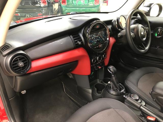 MINI クーパー 第三世代F56モデル ミントPKG HDDナビ BT バックカメラ ドライビングモード シートヒーター オートクルーズ ETC アームレスト オートライト レインセンサー ストレージコンパーメント(49枚目)