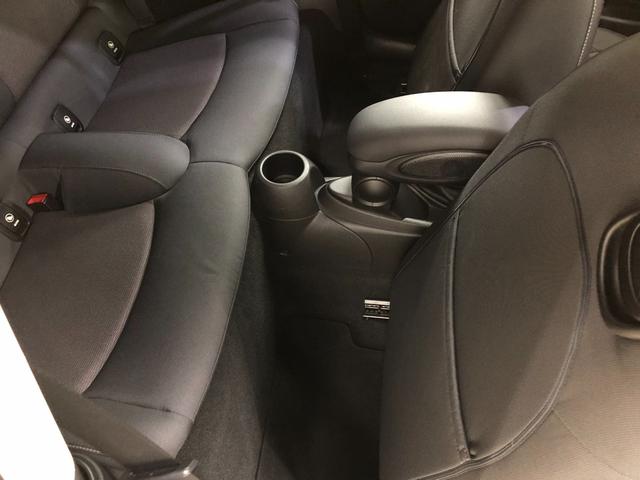 MINI クーパー 第三世代F56モデル ミントPKG HDDナビ BT バックカメラ ドライビングモード シートヒーター オートクルーズ ETC アームレスト オートライト レインセンサー ストレージコンパーメント(52枚目)