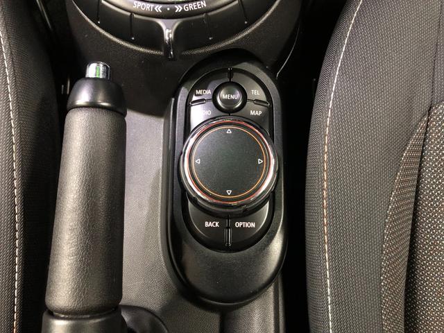 MINI クーパー 第三世代F56モデル ミントPKG HDDナビ BT バックカメラ ドライビングモード シートヒーター オートクルーズ ETC アームレスト オートライト レインセンサー ストレージコンパーメント(55枚目)