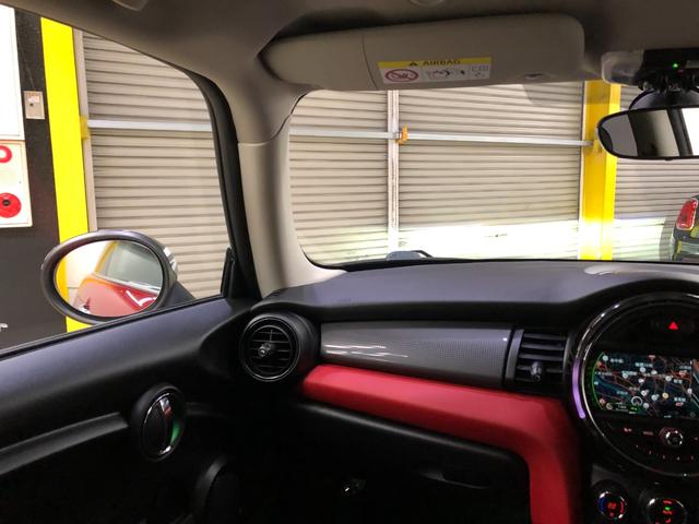 MINI クーパー 第三世代F56モデル ミントPKG HDDナビ BT バックカメラ ドライビングモード シートヒーター オートクルーズ ETC アームレスト オートライト レインセンサー ストレージコンパーメント(56枚目)