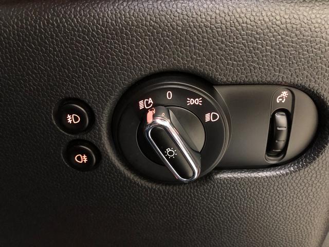 MINI クーパー 第三世代F56モデル ミントPKG HDDナビ BT バックカメラ ドライビングモード シートヒーター オートクルーズ ETC アームレスト オートライト レインセンサー ストレージコンパーメント(71枚目)