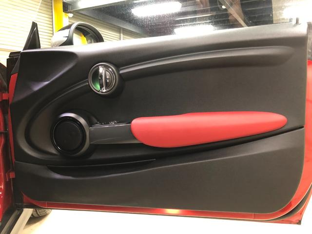 MINI クーパー 第三世代F56モデル ミントPKG HDDナビ BT バックカメラ ドライビングモード シートヒーター オートクルーズ ETC アームレスト オートライト レインセンサー ストレージコンパーメント(76枚目)