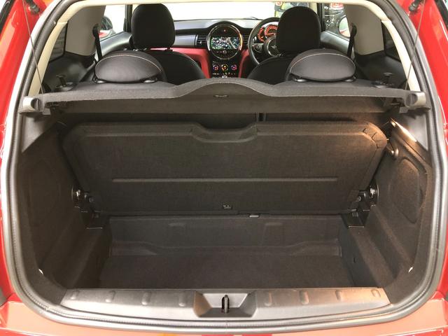 MINI クーパー 第三世代F56モデル ミントPKG HDDナビ BT バックカメラ ドライビングモード シートヒーター オートクルーズ ETC アームレスト オートライト レインセンサー ストレージコンパーメント(78枚目)