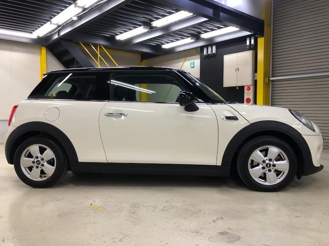 ＭＩＮＩ クーパー　第三世代Ｆ５６モデル　ミントパッケージ　ワンオーナー　各年整備記録簿有り　ＨＤＤナビ　ブルートゥース　ドライビングモード　オートライト　レインセンサー　ドラレコ　ＥＴＣ　アームレスト　グー鑑定（5枚目）