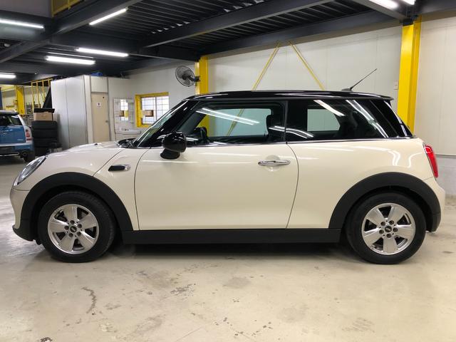 ＭＩＮＩ クーパー　第三世代Ｆ５６モデル　ミントパッケージ　ワンオーナー　各年整備記録簿有り　ＨＤＤナビ　ブルートゥース　ドライビングモード　オートライト　レインセンサー　ドラレコ　ＥＴＣ　アームレスト　グー鑑定（12枚目）