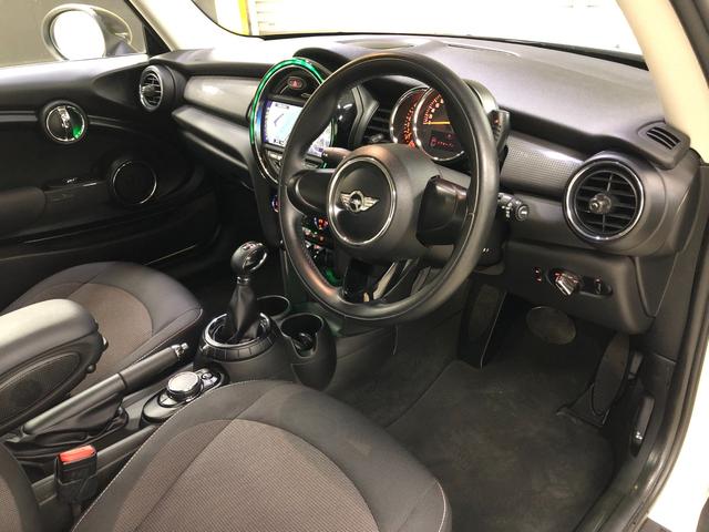 ＭＩＮＩ クーパー　第三世代Ｆ５６モデル　ミントパッケージ　ワンオーナー　各年整備記録簿有り　ＨＤＤナビ　ブルートゥース　ドライビングモード　オートライト　レインセンサー　ドラレコ　ＥＴＣ　アームレスト　グー鑑定（48枚目）