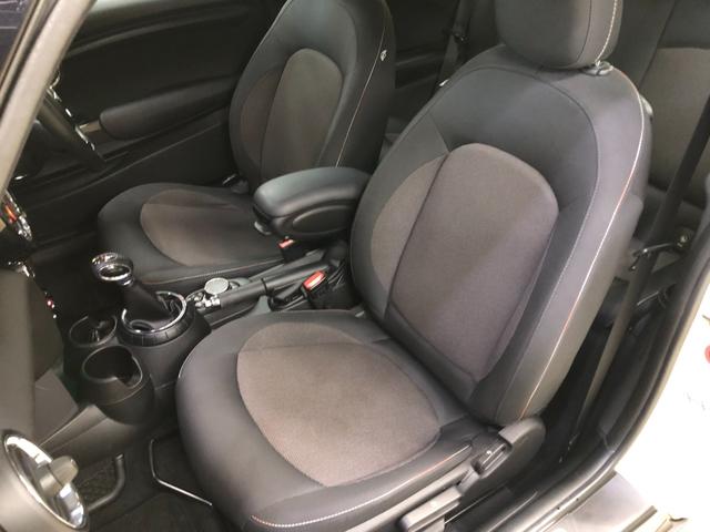 ＭＩＮＩ クーパー　第三世代Ｆ５６モデル　ミントパッケージ　ワンオーナー　各年整備記録簿有り　ＨＤＤナビ　ブルートゥース　ドライビングモード　オートライト　レインセンサー　ドラレコ　ＥＴＣ　アームレスト　グー鑑定（50枚目）