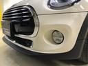 クーパー　第三世代Ｆ５６モデル　ミントパッケージ　ワンオーナー　各年整備記録簿有り　ＨＤＤナビ　ブルートゥース　ドライビングモード　オートライト　レインセンサー　ドラレコ　ＥＴＣ　アームレスト　グー鑑定（21枚目）