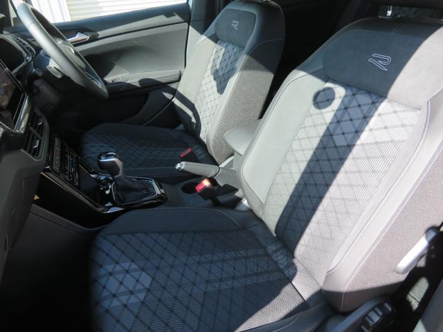 Ｔ－クロス ＴＳＩ　Ｒライン　当社試乗車　禁煙車　ｂｅａｔｓサウンドシステム　ＳａｆｅｔｙＰ（レーンチェンジアシスト　リヤトラフィックアラート　ＤｉｇｉｔａｌＣｏｃｋｐｉｔＰｒｏ）　ＩＱＬＩＧＨＴ　ダイナミックターンインジケーター（7枚目）