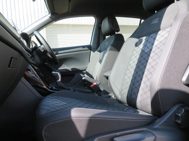 Ｔ－クロス ＴＳＩ　Ｒライン　当社試乗車　禁煙車　ｂｅａｔｓサウンドシステム　ＳａｆｅｔｙＰ（レーンチェンジアシスト　リヤトラフィックアラート　ＤｉｇｉｔａｌＣｏｃｋｐｉｔＰｒｏ）　ＩＱＬＩＧＨＴ　ダイナミックターンインジケーター（10枚目）