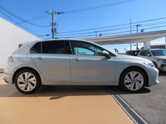 ゴルフ ＴＤＩアクティブアドバンス　ＧＯＬＦ８．５　当社ワンオーナー社有車　禁煙車　Ａｐｐ－Ｃｏｎｎｅｃｔ　ダイナミックライトアシスト　ＩＱＬＩＧＨＴ　ダイナミックターンインジケーター　レーンチェンジアシスト　リヤトラフィックアラート（11枚目）
