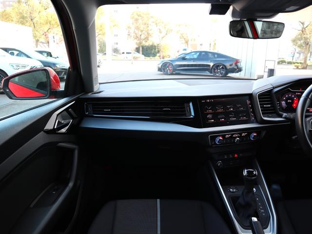 Ａ１スポーツバック ３５ＴＦＳＩ　アドバンスド　ナビゲーションパッケージ　コンビニエンスパッケージ　アシスタンスパッケージ　ＴＶチューナー　スマートフォンインターフェース　センターアームレスト　ワイヤレスチャージング（9枚目）