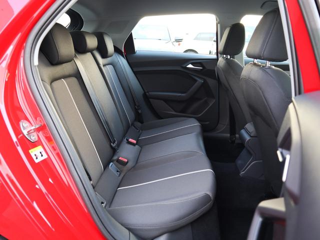 Ａ１スポーツバック ３５ＴＦＳＩ　アドバンスド　ナビゲーションパッケージ　コンビニエンスパッケージ　アシスタンスパッケージ　ＴＶチューナー　スマートフォンインターフェース　センターアームレスト　ワイヤレスチャージング（10枚目）