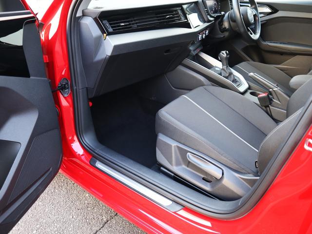 Ａ１スポーツバック ３５ＴＦＳＩ　アドバンスド　ナビゲーションパッケージ　コンビニエンスパッケージ　アシスタンスパッケージ　ＴＶチューナー　スマートフォンインターフェース　センターアームレスト　ワイヤレスチャージング（28枚目）