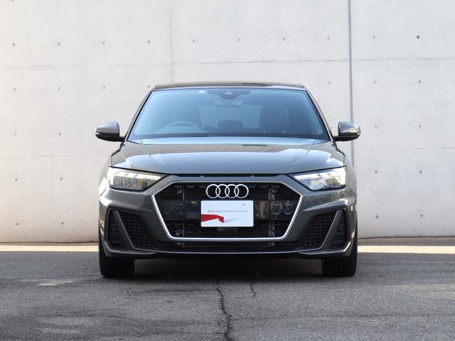 Ａ１スポーツバック ２５ＴＦＳＩ　Ｓライン　ナビゲーションパッケージ　コンビニエンスアシスタンスパッケージ　Ｓラインインテリアプラスパッケージ　コントラストルーフ　アダプティブクルーズコントロール　レーンアシスト（2枚目）