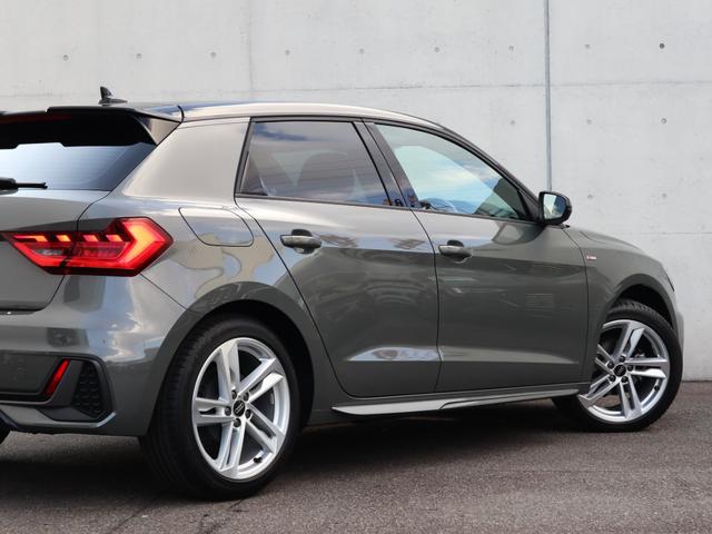 Ａ１スポーツバック ２５ＴＦＳＩ　Ｓライン　ナビゲーションパッケージ　コンビニエンスアシスタンスパッケージ　Ｓラインインテリアプラスパッケージ　コントラストルーフ　アダプティブクルーズコントロール　レーンアシスト（5枚目）