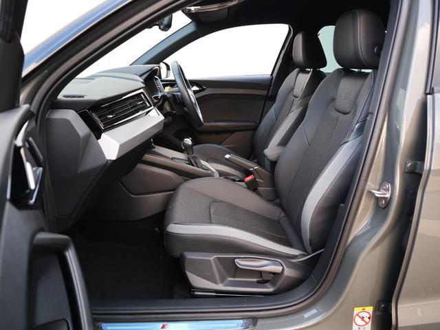 Ａ１スポーツバック ２５ＴＦＳＩ　Ｓライン　ナビゲーションパッケージ　コンビニエンスアシスタンスパッケージ　Ｓラインインテリアプラスパッケージ　コントラストルーフ　アダプティブクルーズコントロール　レーンアシスト（8枚目）