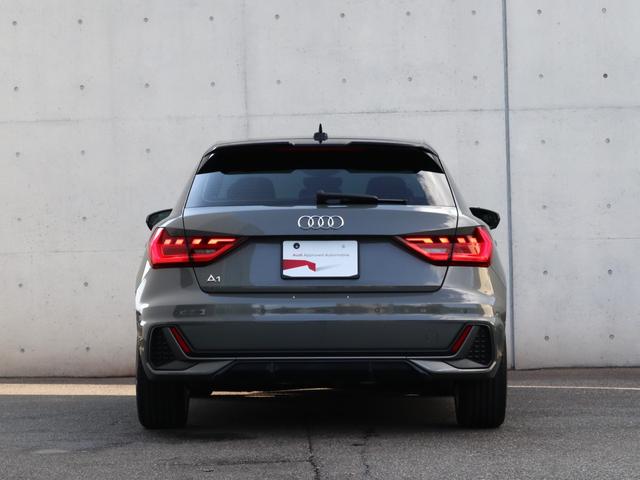 Ａ１スポーツバック ２５ＴＦＳＩ　Ｓライン　ナビゲーションパッケージ　コンビニエンスアシスタンスパッケージ　Ｓラインインテリアプラスパッケージ　コントラストルーフ　アダプティブクルーズコントロール　レーンアシスト（13枚目）