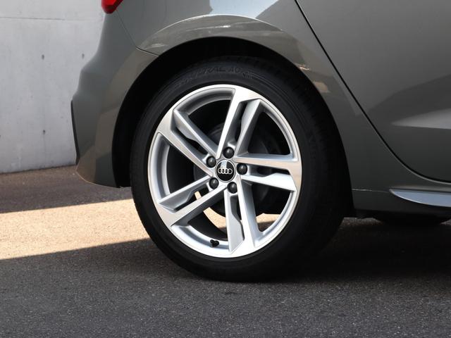 Ａ１スポーツバック ２５ＴＦＳＩ　Ｓライン　ナビゲーションパッケージ　コンビニエンスアシスタンスパッケージ　Ｓラインインテリアプラスパッケージ　コントラストルーフ　アダプティブクルーズコントロール　レーンアシスト（17枚目）