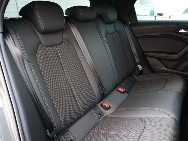 Ａ１スポーツバック ２５ＴＦＳＩ　Ｓライン　ナビゲーションパッケージ　コンビニエンスアシスタンスパッケージ　Ｓラインインテリアプラスパッケージ　コントラストルーフ　アダプティブクルーズコントロール　レーンアシスト（31枚目）