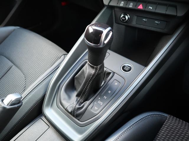 Ａ１スポーツバック ２５ＴＦＳＩ　Ｓライン　ナビゲーションパッケージ　コンビニエンスアシスタンスパッケージ　Ｓラインインテリアプラスパッケージ　コントラストルーフ　アダプティブクルーズコントロール　レーンアシスト（33枚目）