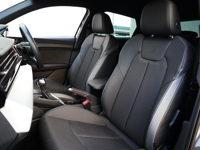 Ａ１スポーツバック ２５ＴＦＳＩ　Ｓライン　ナビゲーションパッケージ　コンビニエンスアシスタンスパッケージ　Ｓラインインテリアプラスパッケージ　コントラストルーフ　アダプティブクルーズコントロール　レーンアシスト（50枚目）