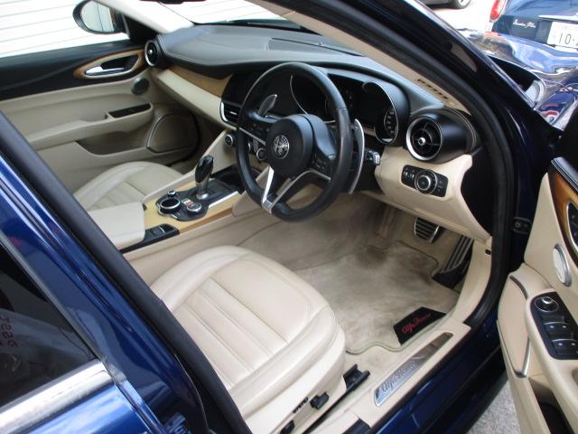 ジュリア スーパー 新車保証書・整備手帳・記録簿・取説・Sキー・革シート(ヒーター付)・Rカメラ・ETC・パドルシフト(5枚目)