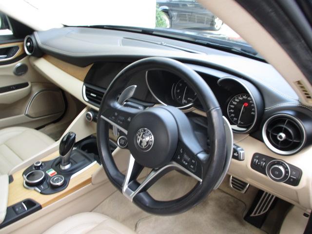 ジュリア スーパー 新車保証書・整備手帳・記録簿・取説・Sキー・革シート(ヒーター付)・Rカメラ・ETC・パドルシフト(6枚目)