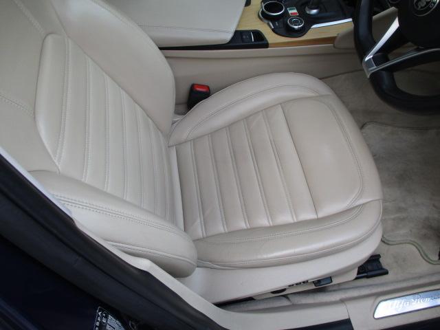 ジュリア スーパー 新車保証書・整備手帳・記録簿・取説・Sキー・革シート(ヒーター付)・Rカメラ・ETC・パドルシフト(7枚目)